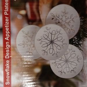 Snowflake Dessert Plate Set